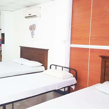 Hotel Beehive Colombo Esterno foto